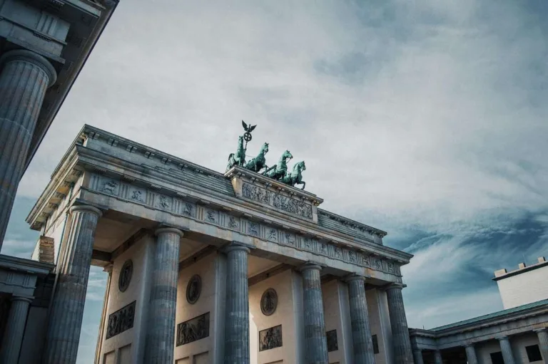 brandenburg gate 768x511