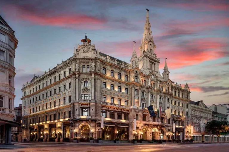 Anantara New York Palace Budapest - A Leading Hotel of the World Anantara New York Palace Budapest - A Leading Hotel of the World
