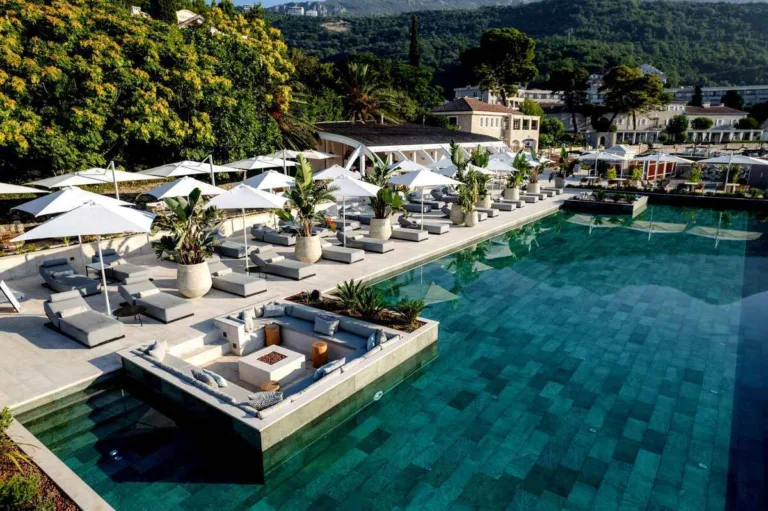 Lazure Hotel and Marina